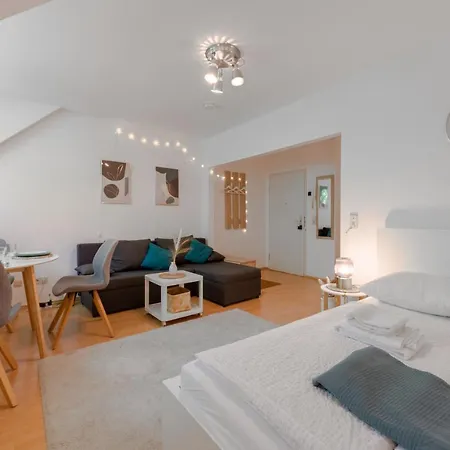 Awesome - Schonfeld Apartment, Netflix Und Kostenloses Parken Apartment *